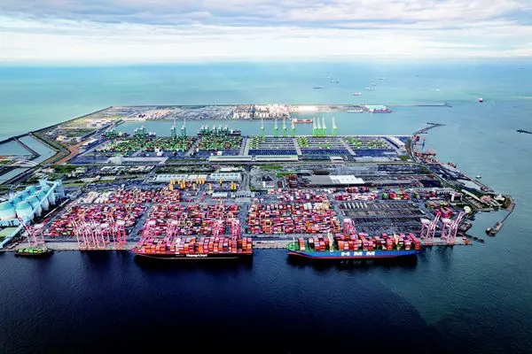 ▲一個月內貨櫃船新訂單相當於增一家萬海航運。（圖／港務公司提供）