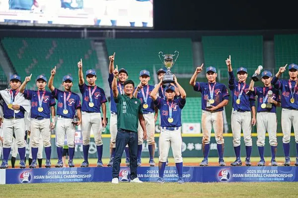 辜仲諒接任棒協理事長以來，國內外各級大小賽事幾乎無役不與。（中華棒協提供）