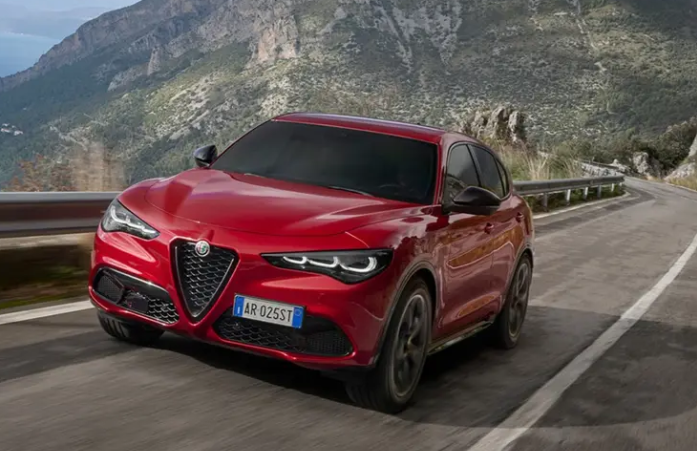 ▲寶嘉聯合釋出新車預告！主角有望就是醞釀已久的愛快羅密歐。（圖／翻攝自愛快羅密歐、資料照）