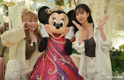 狼人殺女神荳荳港迪士尼解放美胸　隔空嗆偉晉「我們超幸福」