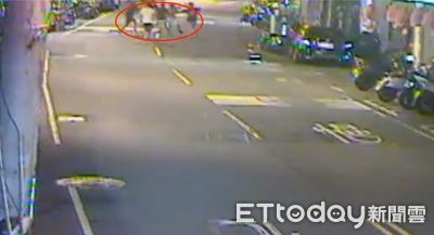 借代步車不繳罰單!拒還車又控老闆欠他錢 8人談判當街對戰