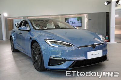 台灣特斯拉「新Model S、X」實車曝!冰霜藍新色搶眼、9月首批交車