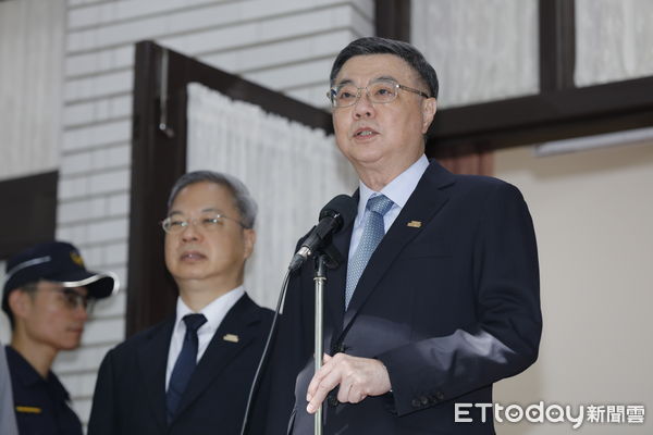 ▲▼行政院長卓榮泰前往立法院進行專案報告，會前接受媒體聯訪媒體關注的焦點還是在內閣改組進度。（圖／記者湯興漢攝）