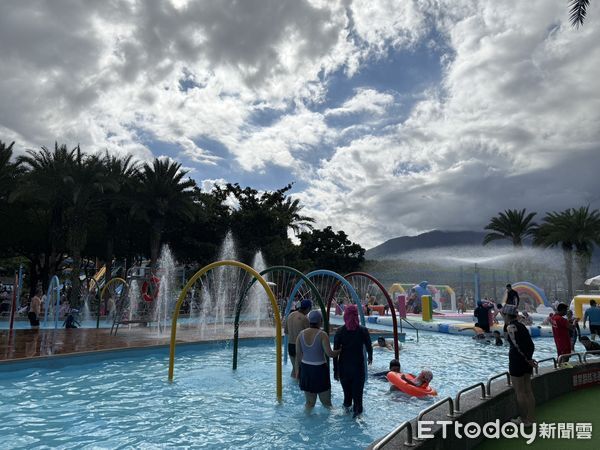 ▲▼為期一個半月的知卡宣戲水活動已圓滿落幕，暑期吸引近12萬遊客來園參與。（圖／花蓮縣政府提供，下同）