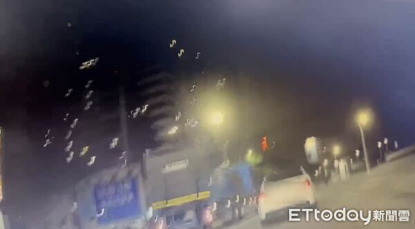 ▲▼牌照燈超亮遭關切！駕駛拒檢狂逃一路違規22次　驚人罰單金額曝。（圖／記者賴文萱翻攝）