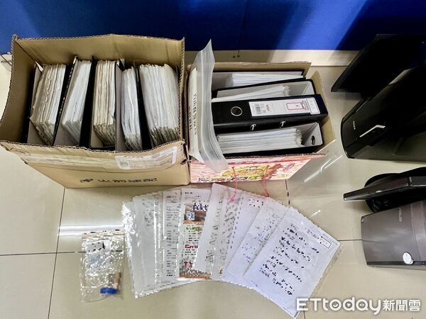 ▲台南市刑大偵破全台罕見「地面師」詐團，查扣大量證物與現金。（記者林東良翻攝，下同）