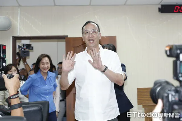 ▲▼朱立倫出席2025模擬立法院開幕式，黨主席交棒選舉議題還是媒體關注追逐的焦點。（圖／記者湯興漢攝）