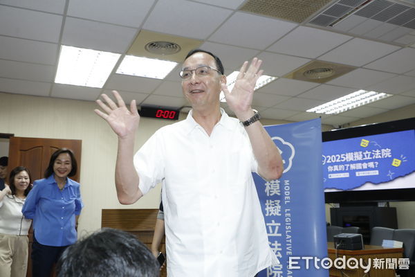 ▲▼朱立倫出席2025模擬立法院開幕式，黨主席交棒選舉議題還是媒體關注追逐的焦點。（圖／記者湯興漢攝）