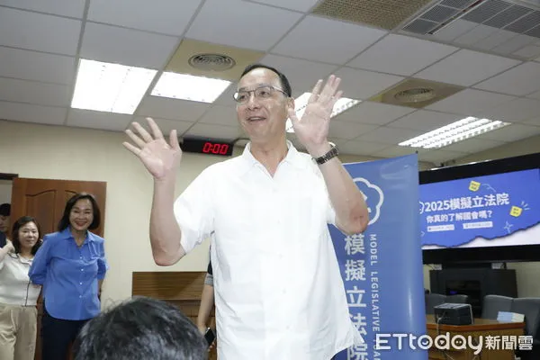 ▲▼朱立倫出席2025模擬立法院開幕式，黨主席交棒選舉議題還是媒體關注追逐的焦點。（圖／記者湯興漢攝）