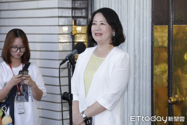 ▲▼民進黨立委吳思瑤就郭國文與柯建銘起衝突飆罵髒話一事進行說明。（圖／記者湯興漢攝）