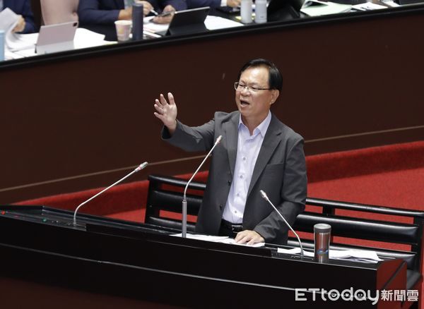 ▲張啓楷26日在立法院質詢行政院長卓榮泰。（圖／記者湯興漢攝）