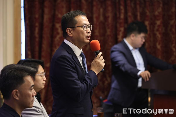 ▲羅智強上月宣布參選國民黨主席。（圖／記者林敬旻攝）