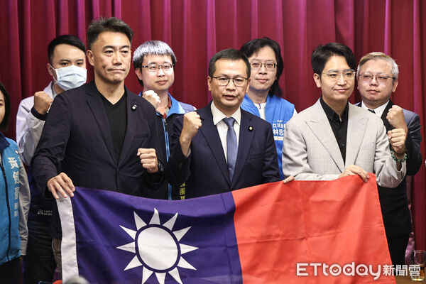 ▲羅智強宣布參選國民黨主席。（圖／記者林敬旻攝）