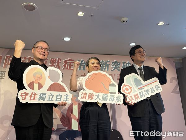 ▲▼台灣失智症協會徐文俊理事長、台灣臨床失智症學會徐榮隆理事長、雙和醫院失智症中心顧問醫師暨臺北醫學大學醫學院胡朝榮院長。（圖／記者洪巧藍攝）
