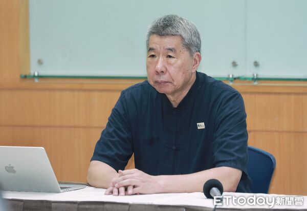 ▲▼張亞中捍衛二二八家屬榮譽　控訴卓榮泰院長違法傷德任用弒師犯記者會。（圖／記者周宸亘攝）