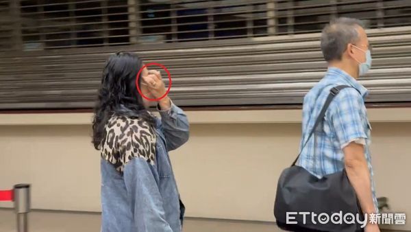 ▲▼ 父母鄭伍廷、李佳珍 。（圖／記者劉昌松攝）