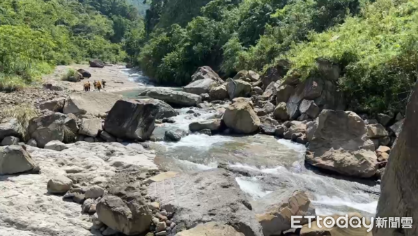 ▲▼南華大學國際系學生前往雲林古坑樟湖吊橋遊玩，19歲印度籍男大生失蹤。（圖／記者游瓊華翻攝）