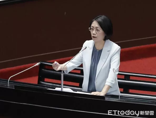 ▲▼行政院長卓榮泰26日赴立院進行專案報告，並接受立委質詢。圖為翁曉玲委員質詢畫面。（圖／記者湯興漢攝）