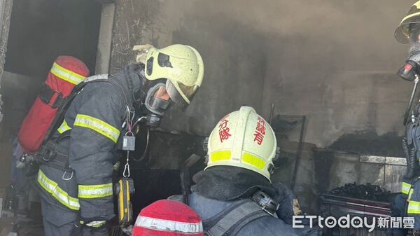 ▲金門住宅火警，2孫女聽警報器聲響逃命，全案無人員傷亡。（圖／記者林名揚翻攝）