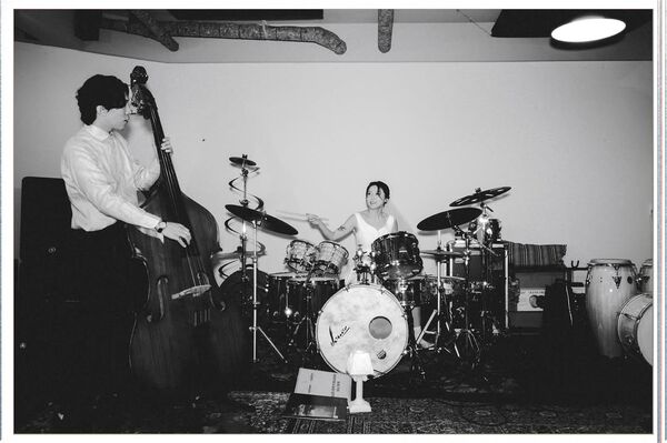 ▲▼神秘系樂團deca joins主唱鄭敬儒宣布結婚！（圖／翻攝自IG）