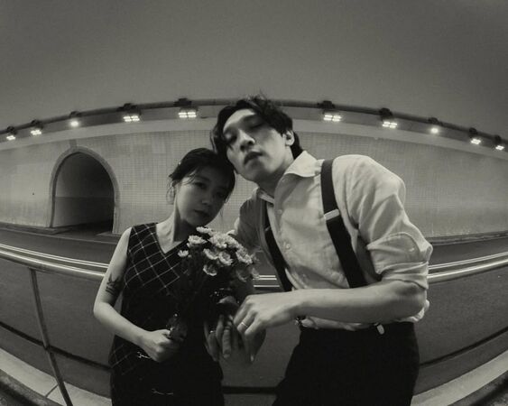 ▲▼神秘系樂團deca joins主唱鄭敬儒宣布結婚！（圖／翻攝自IG）