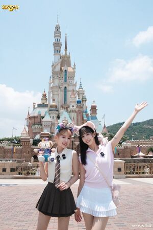 ▲荳荳(右)、紀卜心(左)開心和米妮合照。（圖／八大提供）