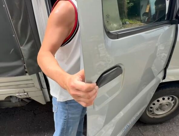 ▲彰化男子當街拉扯。（圖／翻攝自臉書／愛秀水說秀水）