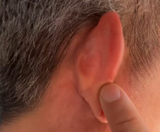 ▲彰化男子當街拉扯。（圖／翻攝自臉書／愛秀水說秀水）