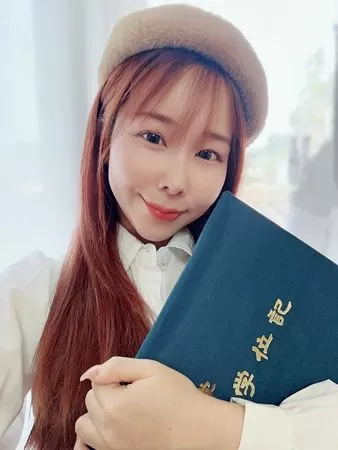 ▲早川小百合曾是《2分之一強》的固定班底。（圖／翻攝自早川小百合IG）