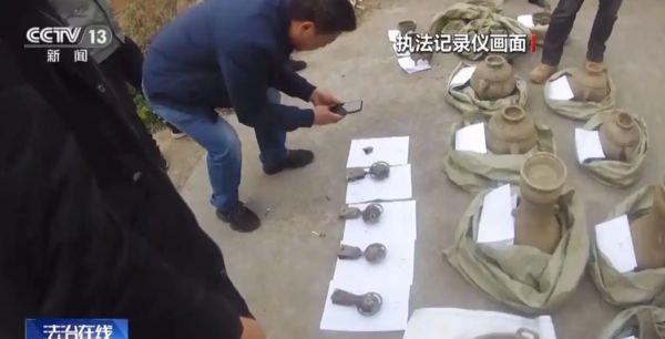 ▲▼看小說學盜墓　陸男挖走20多件國寶。（圖／翻攝CCTV）