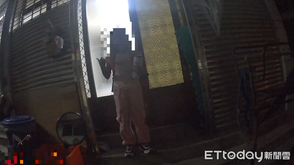 ▲▼1名國小女童讓警察開車載回家，開心的說太牛逼了。（圖／民眾提供，下同）