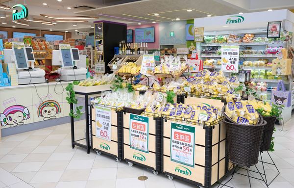 ▲▼7-ELEVEN 在七夕情人節推出「用香蕉寫情話」告白玩法，還有多款香蕉商品優惠。（圖／業者提供）