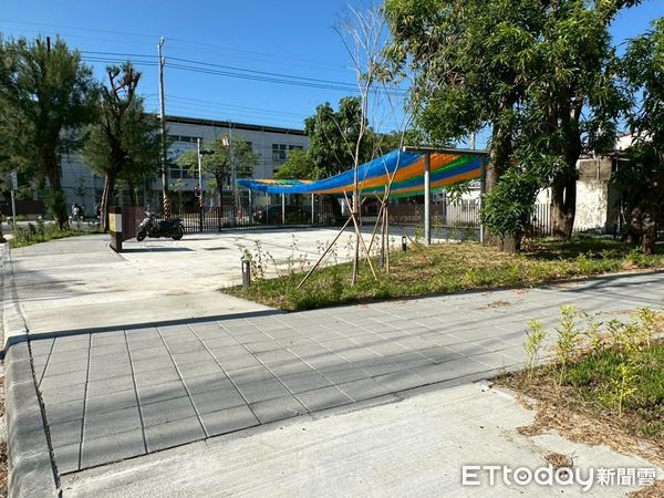 ▲台南市南安國小全新通學步道啟用，空間寬敞、綠意盎然，家長師生一致好評。（記者林東良翻攝，下同）