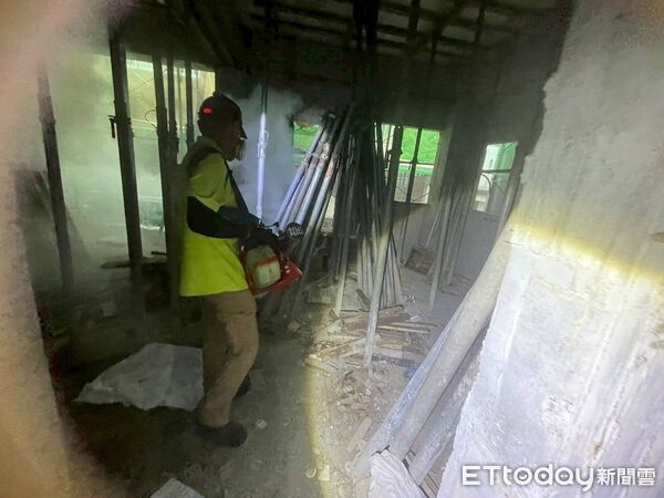 ▲▼高雄爆本土登革熱群聚！一家3口、鄰居全中鏢　市府緊急強制噴藥。（圖／記者賴文萱翻攝）