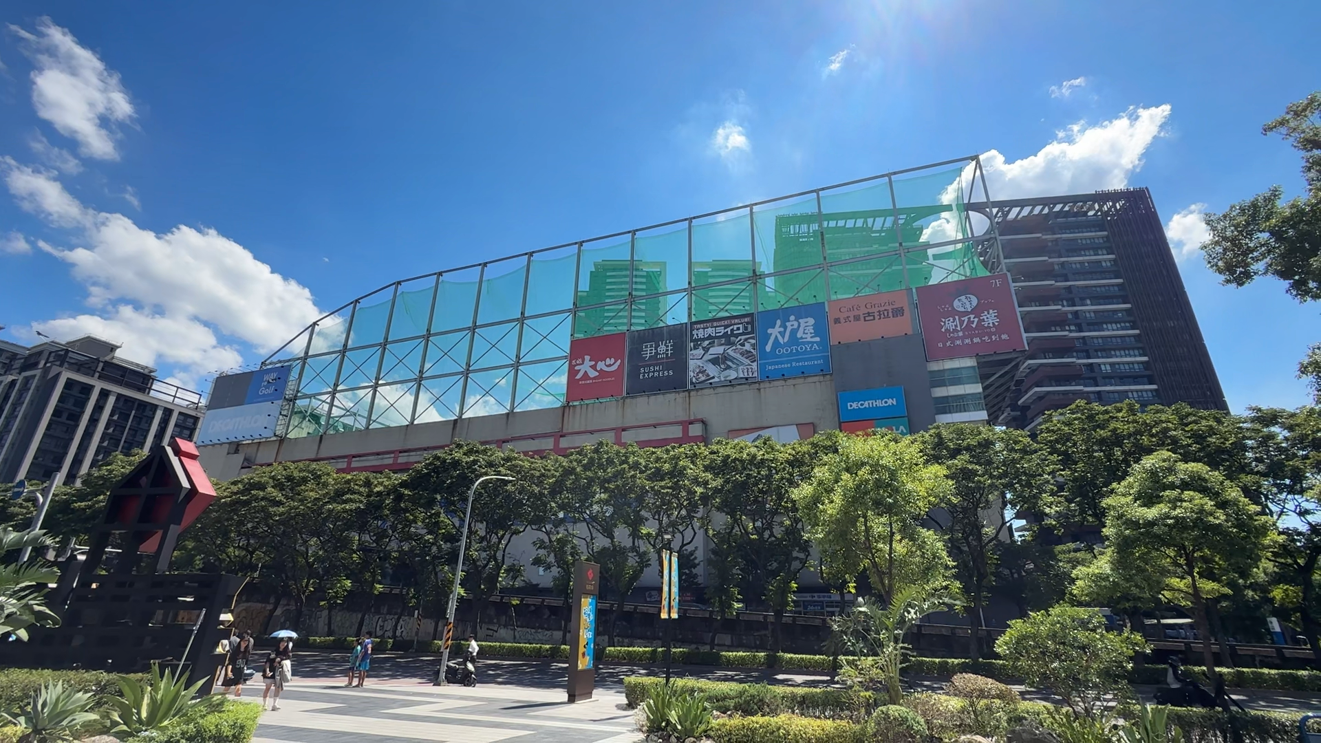 ▲▼新店,家樂福。（圖／記者姜國輝攝）