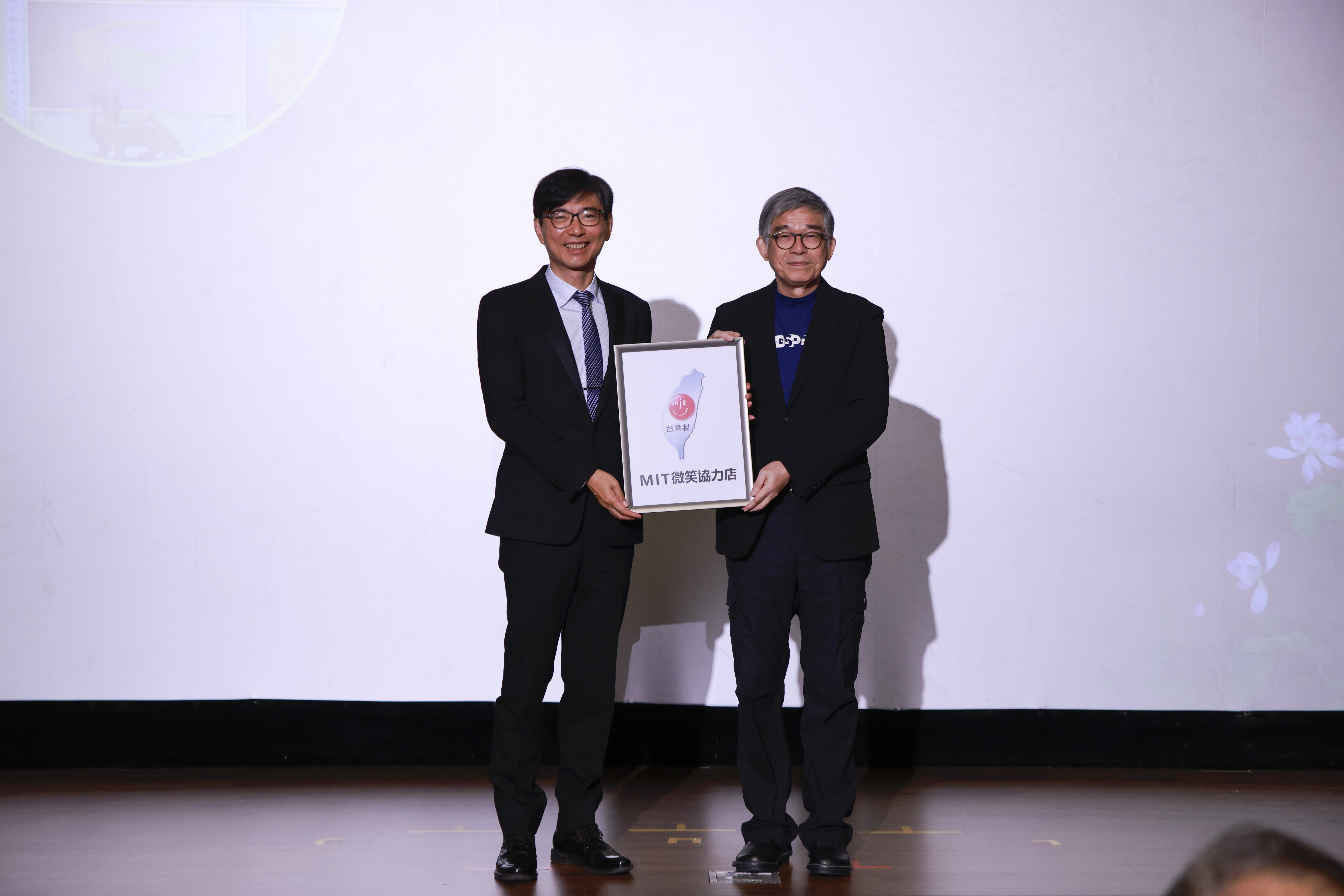 ▲▼國立故宮博物院攜手經濟部產業發展署簽訂「MIT微笑協力店」，推出「匠心台灣・百年新藝」聯名系列商品，多達154項。（圖／故宮提供）