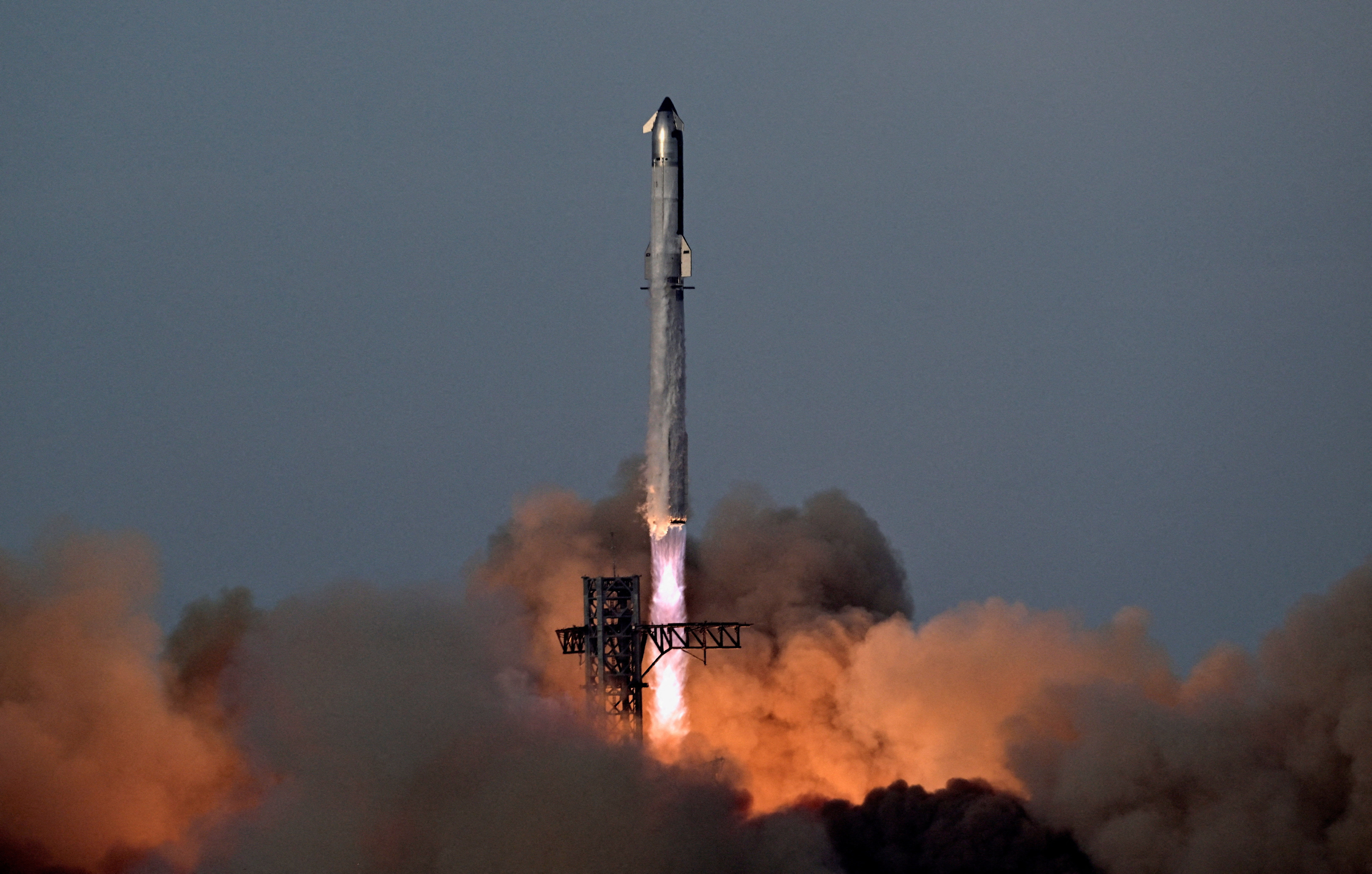 ▲▼ SpaceX星艦巨型火箭完成第10次試飛。（圖／路透）