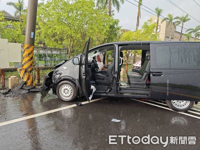 快訊／《花甲少年趣旅行》劇組車撞電桿！5人送醫　現場畫面曝光