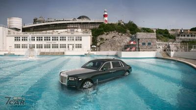 勞斯萊斯瘋了「把2000萬新車停進游泳池」!搖滾圈經典傳說實現了