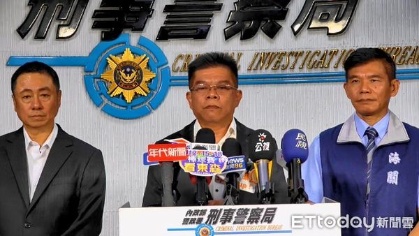 ▲刑事局保智大隊查獲上溢公司涉嫌進口山寨鳳凰電波和美國音波等知名醫材並低價攬客，檢警查扣山寨版探頭2767顆。（圖／記者張君豪翻攝）