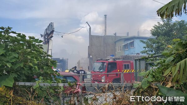 ▲▼資源回收場火警，火勢已撲滅。（圖／記者黃彥傑翻攝）