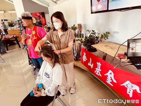▲芳療師返鄉獻愛心。（圖／記者楊晨東翻攝）