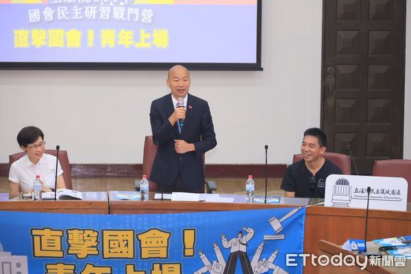 ▲▼「大專青年民主戰鬥營」圓滿落幕，韓國瑜勉勵，你們越強大台灣就越強。（圖／立法院中南部服務中心提供，下同）