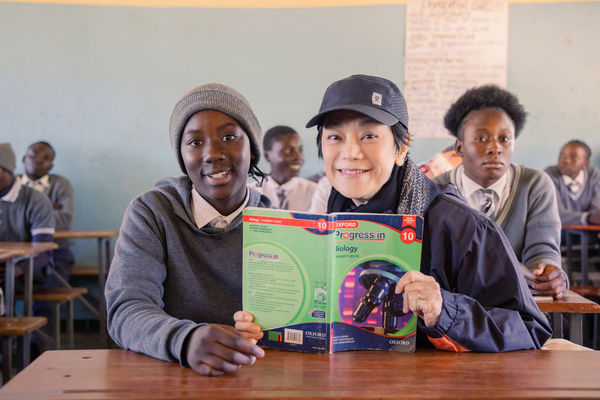 ▲台灣世界展望會終身志工張艾嘉及年度代言人陳庭妮。（圖／台灣世界展望會提供）