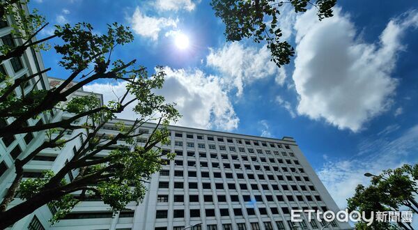 ▲泌尿外科謝昆霖醫師、張菁萍教授合作研究，證實高溫會降低精蟲品質並影響性功能。（圖／記者林東良翻攝，下同）