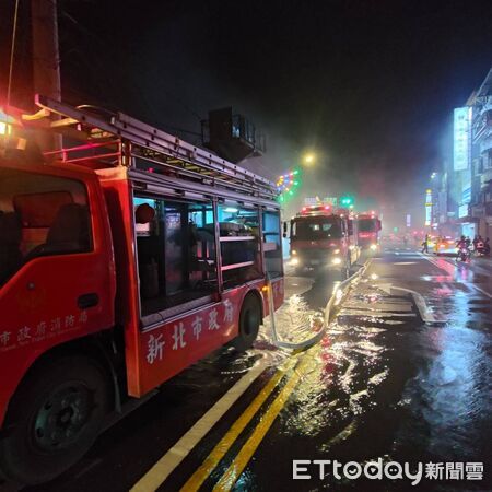  ▲▼深坑回收場火警。（圖／記者陳以昇翻攝）