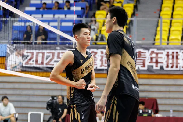 ▲▼豐原高商展現身高與火力優勢，直落三淘汰龍津。             。（圖／體育交流促進會提供，下同）