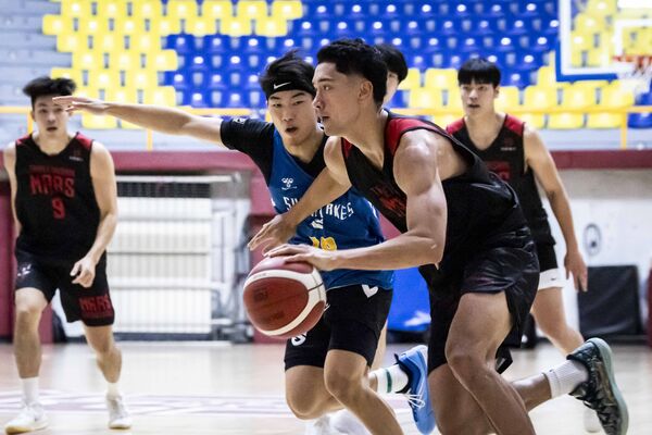 ▲▼戰神休賽季首場交流賽慘輸滋賀湖泊；總教練許皓程；新秀魏芃禾首次披上戰神戰袍；雷蒙恩歸隊僅一週，自評「狀況不好」。（圖／台北戰神提供）