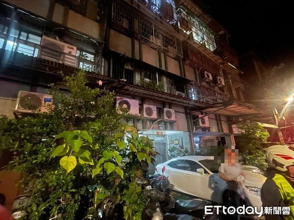 ▲板橋民宅凌晨大火7人送醫，其中8歲童、16歲少年意識不清。（圖／記者陳以昇翻攝，下同）