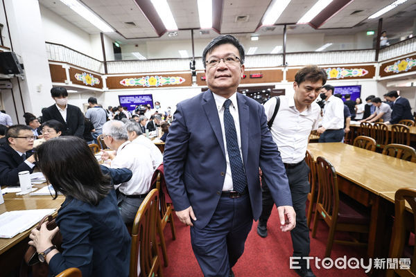 ▲台電董事長曾文生27日上午到立法院財政委員會備詢。（圖／記者林敬旻攝）